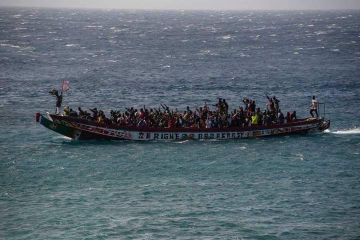 Llega un cayuco con 230 personas a bordo a El Hierro