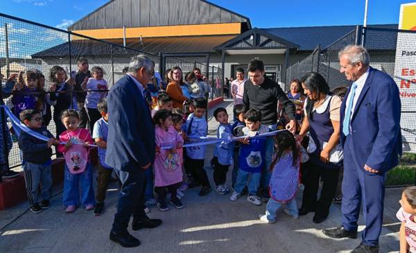 Torres inauguró la Escuela N° 477 de Nivel Inicial en Paso de Indios, una obra vital para la Meseta
