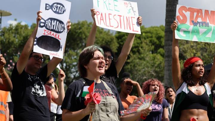 Pro-Palestinian student group calls on FIU to divest from Israeli military contractors