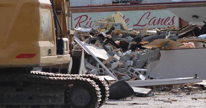FORMER WESTERN SIZZLIN COMES TUMBLING DOWN