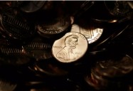 En bancos y comercios escasean monedas de 1 centavo, pues Casa de Moneda de EEUU dejó de acuñarlas