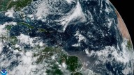 Una perturbación tropical podría llevar fuertes lluvias a Florida el fin de semana