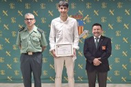 Pablo Sastre recibe el premio 'Habecu Excelencia Académica' en la Comandancia de la Guardia Civil de Castellón