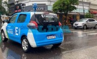 Al auto "caza infractores" no lo frena ni la lluvia: en el centro de La Plata, los doble fila son los más castigados