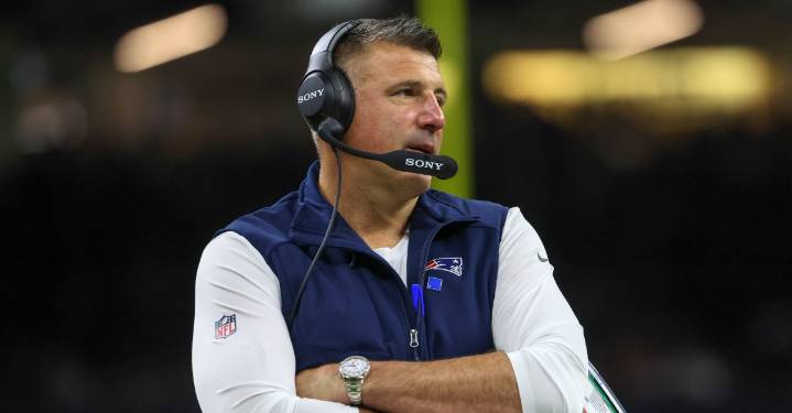 Sunday Patriots Notes: Mike Vrabel downplays return to Tennessee