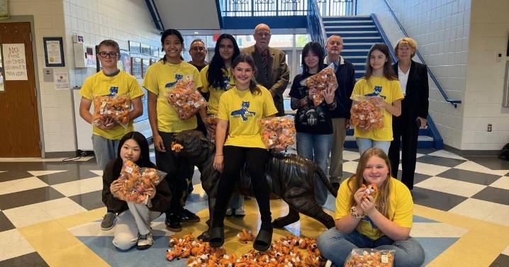 Alumni continue to support middle school with gift of tigers