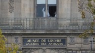 Audaz robo de joyas históricas en el Museo del Louvre conmociona a París y al mundo del arte