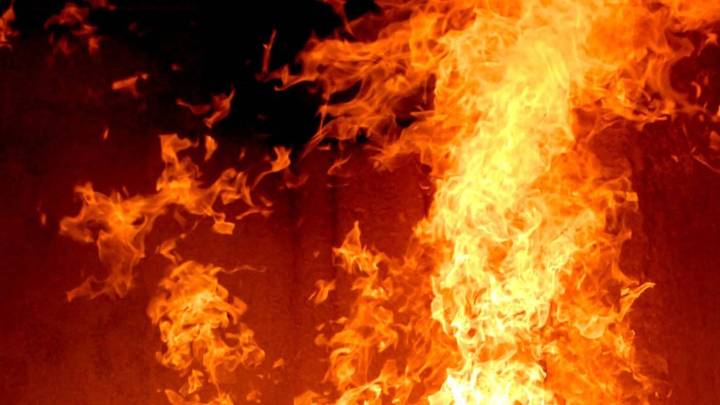 Fire breaks out at NJ auto repair shop overnight