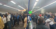 Trenes de las Líneas 7 y B del Metro CDMX se detienen en cada estación: ‘Mejor salgan con tiempo’
