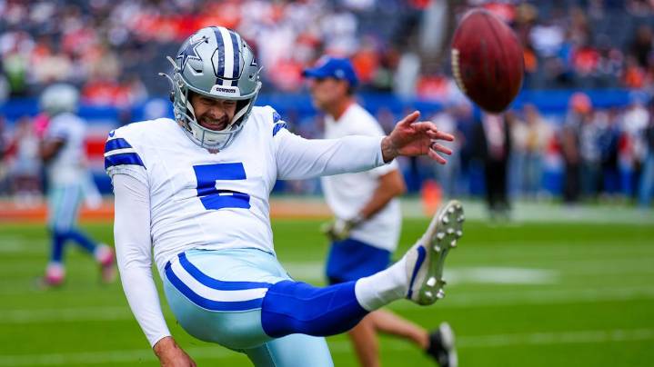 To punt or not to punt? For the Cowboys' offense, that is the question.