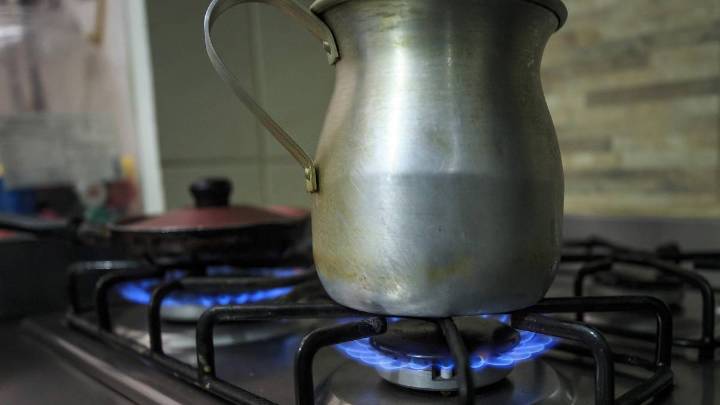 Producción de gas en Colombia ha caído 15% en 2025, mientras importaciones se han disparado 45,4%