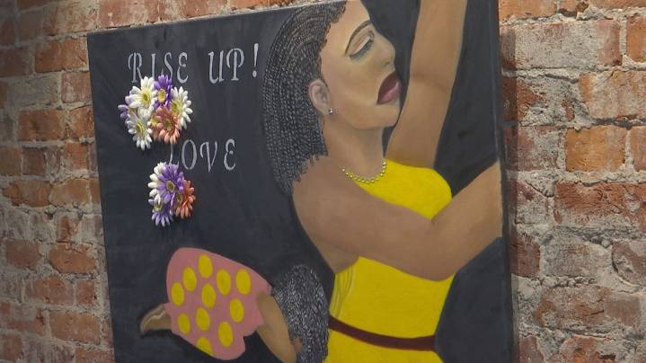 Indianapolis artist uses art to support domestic violence survivors