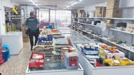 Guardia civil: productos caducados en un bazar de Las Palmas de GC