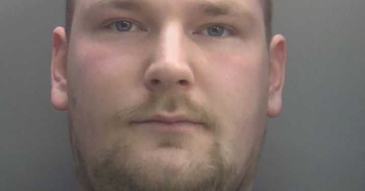 Dealer panicked and swallowed a SIM Card after police pulled him over