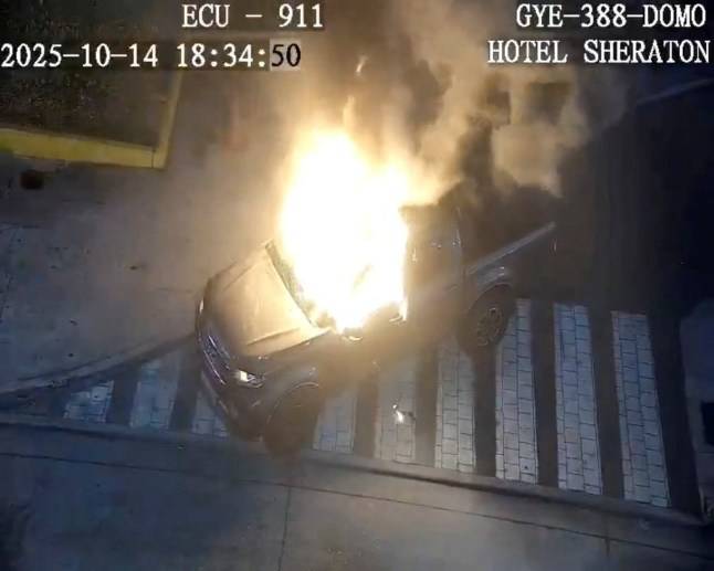 One person dies after car explodes outside Ecuadorian shopping centre in ‘terror attack’