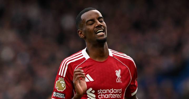 Liverpool news: Alexander Isak warning clear as striker admits 'I'm at a dead end'