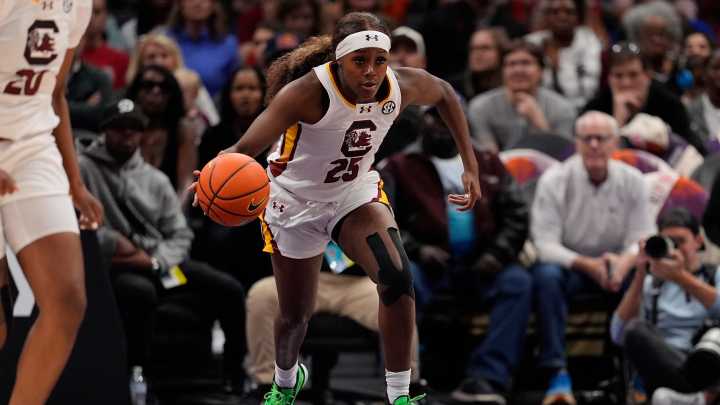 Raven Johnson injury update. South Carolina leaves UNC game after fall