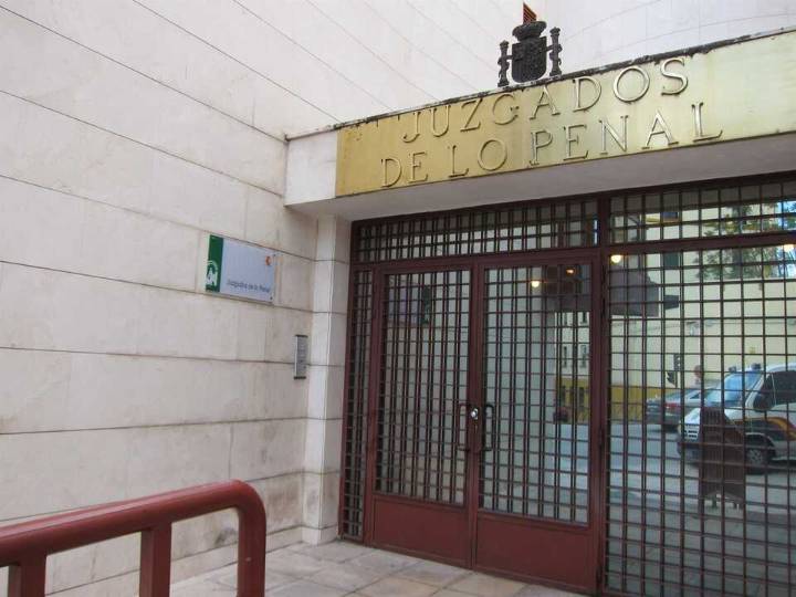 Condenado un vecino de Lopera por matar a un perro de un golpe frente a su dueño menor de edad