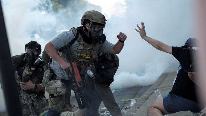 Trump aprueba el envió de 300 soldados de la Guardia Nacional a Chicago y aumenta la tensión en sus calles