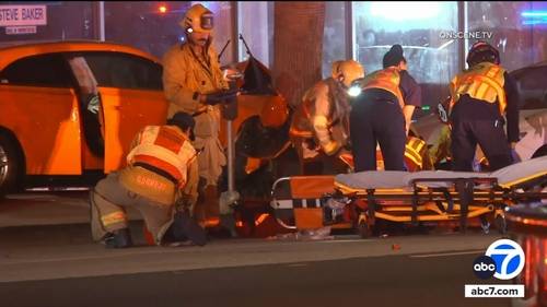 2 pedestrians killed, 2 hospitalized in Santa Monica hit-and-run on Wilshire Boulevard; driver at large