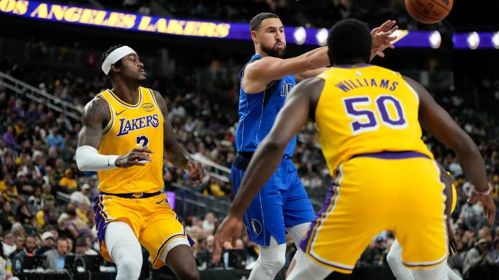 Lakers’ Jarred Vanderbilt exits preseason game with left quad contusion