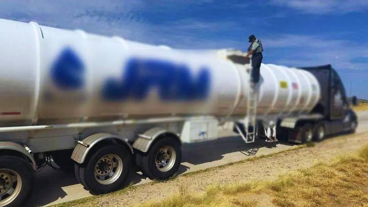 Detienen en Sonora tractocamión con 55 mil litros de hidrocarburo ilegal