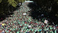 Histórica marcha contra el Cáncer en Valladolid: 53.122 personas tiñen de verde la ciudad en favor de la investigación