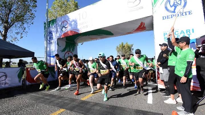 Celebran diez años de la Carrera Mazda Ekiden con más de dos mil participantes