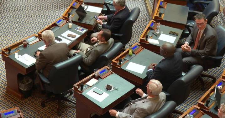 Virginia lawmakers take steps toward redrawing congressional maps