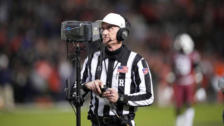 Sources: SEC suspends referee in wake of Georgia