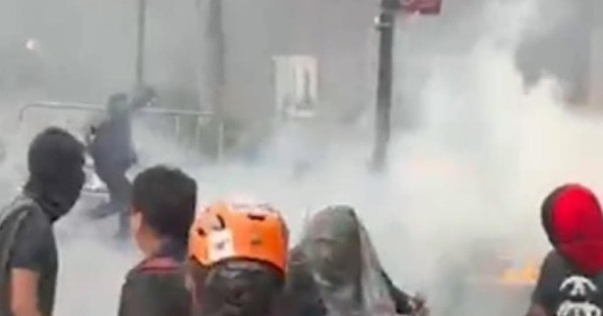 Explosión de artefacto durante marcha del 68 deja policías heridos