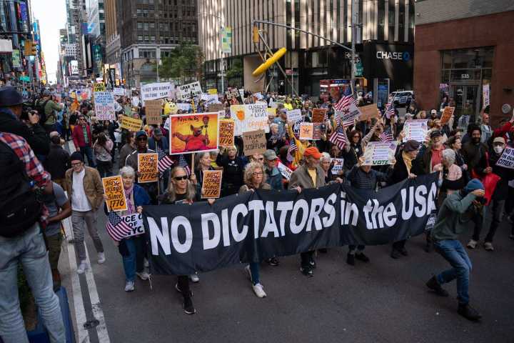 Miles protestan en EU contra Donald Trump bajo el lema «No Kings»