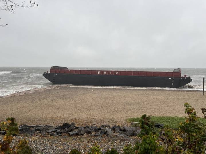 VIDEO: Barges wash up onto beach in Milford