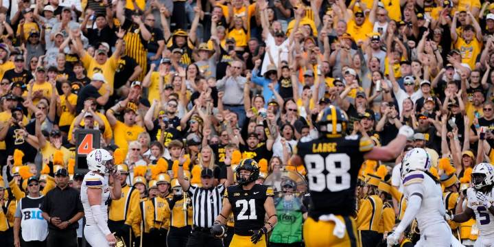 New honor given to Hawkeye kickoff, punt returner