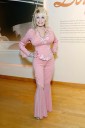 Dolly Parton's sister reassures fans after asking them to pray for singer