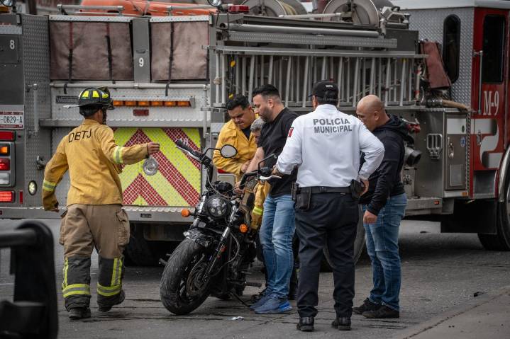 Motociclista se estrella contra un carro sobre el bulevar Díaz Ordaz