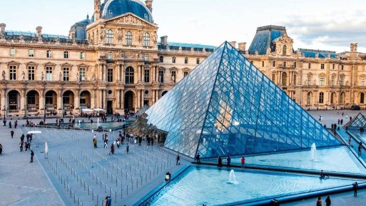 Robo en el Louvre: un turista registró sin querer el momento exacto del robo de una de las joyas