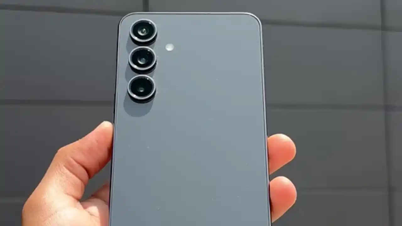 Samsung Galaxy S24 FE price drops by over Rs 26,000 on Flipkart: How to get this deal