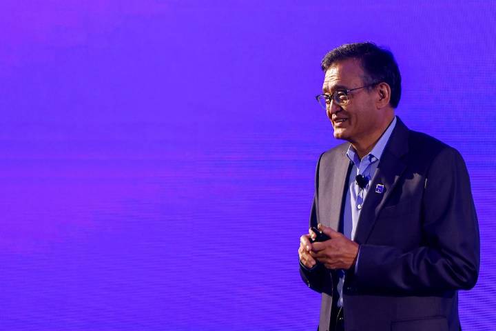 Intel exceeds analyst expectations for third