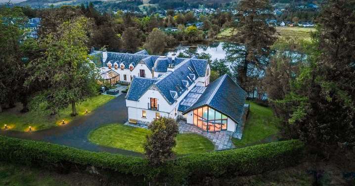 'Remarkable' six-bed home with private loch and swimming pool up for sale just outside Glasgow