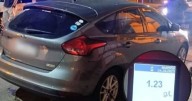 Doble infracción: estacionó en contramano y dio positivo en alcoholemia