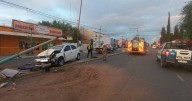 Chocó contro una columna de alumbrado público en Plaza Huincul: dos heridos