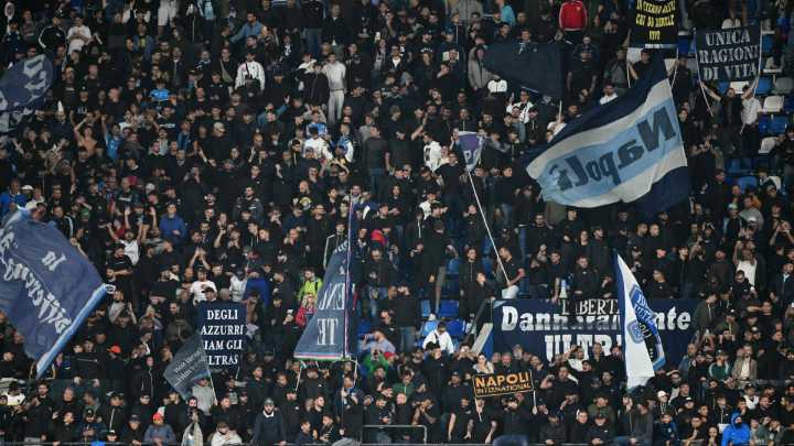 Impresionante batalla campal entre hinchas del Nápoles y Sporting, antes del choque en la Champions League; video