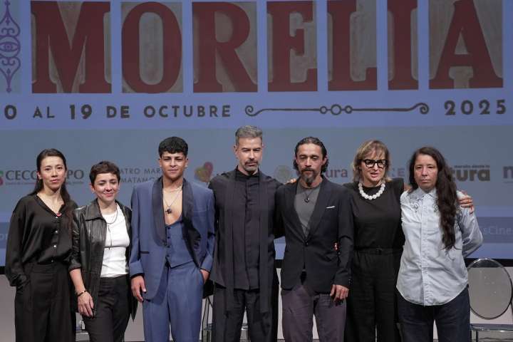 La película mexicana ‘En el Camino’ desafía el “tabú del deseo sobre el cuerpo masculino”