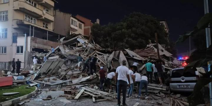 Terremoto de magnitud 6.1 sacude Turquía; reportan edificios derrumbados