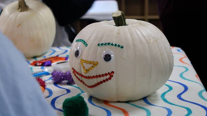 ‘Defying Dementia’ hosts pumpkin painting event to bring community together