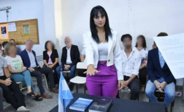Desde el Consejo Escolar afirman que Fiorella Damiani será notificada de la decisión de suspenderla