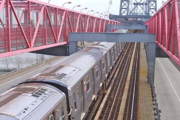 Jóvenes mueren al intentar hacer “subway surfing” en metro de Brooklyn