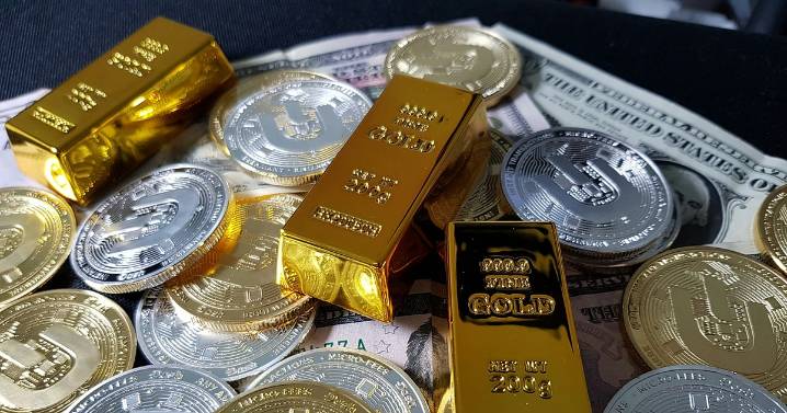 Gold, Silver Rush Drives Dhanteras 2025: Consumers Spend Record Rs 1 Lakh Crore