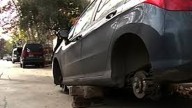Vecinos de zona norte de la Capital denunciaron el robo de ruedas de varios autos